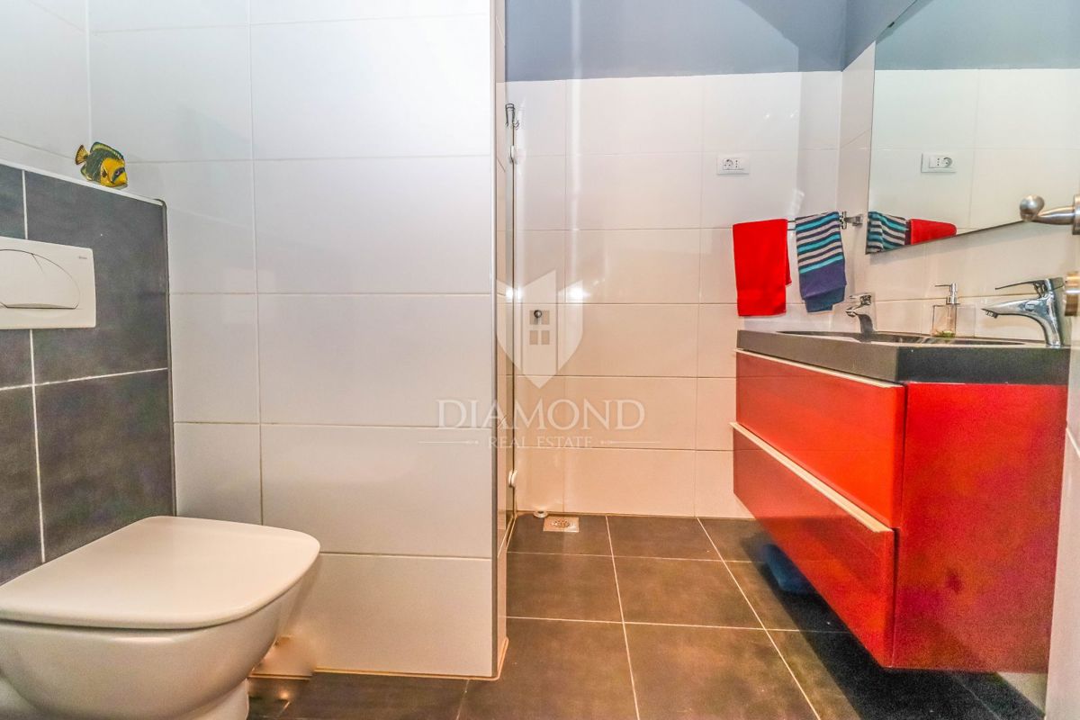 PRILOŽNOST! Apartma v Stoji s 3 spalnicami blizu plaže!