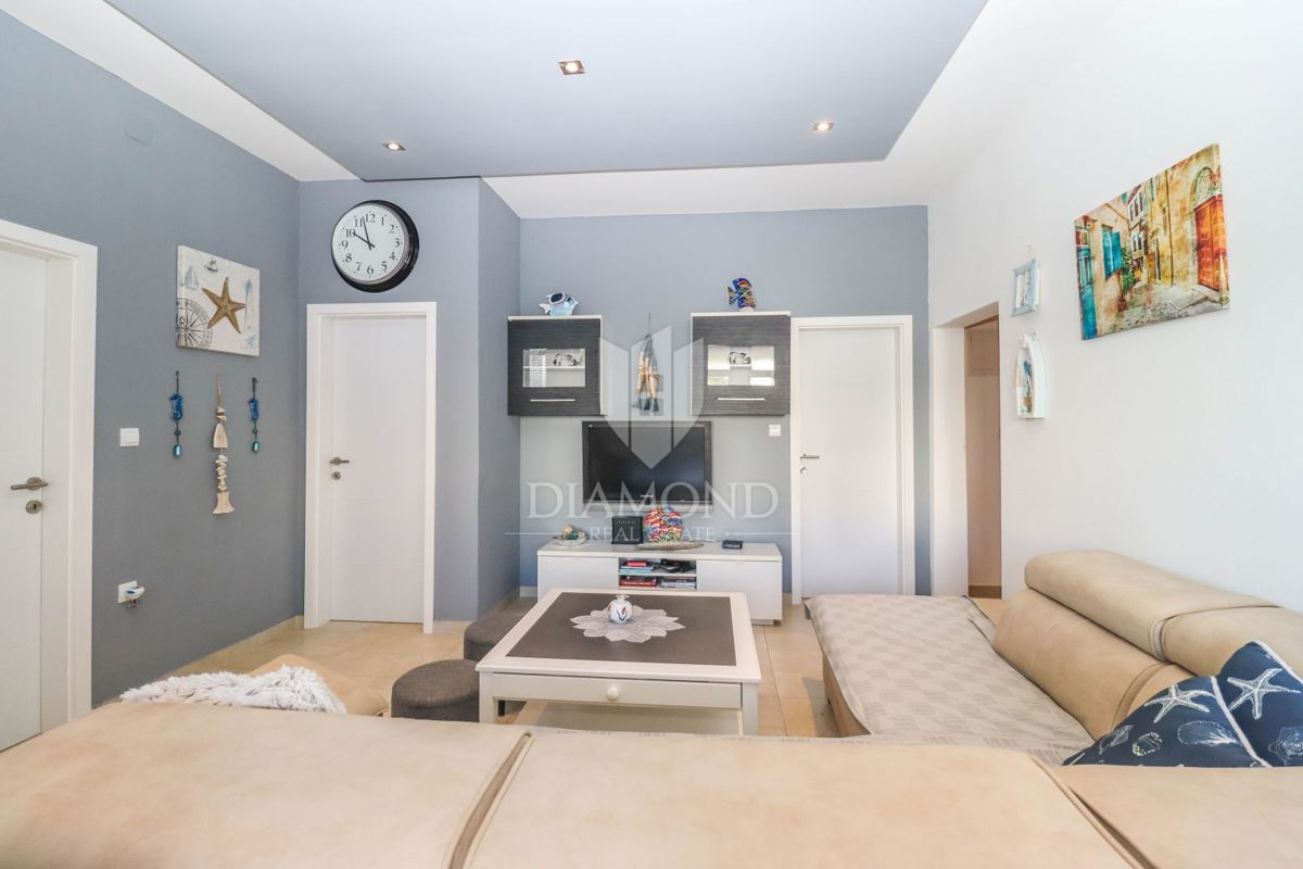 PRILOŽNOST! Apartma v Stoji s 3 spalnicami blizu plaže!