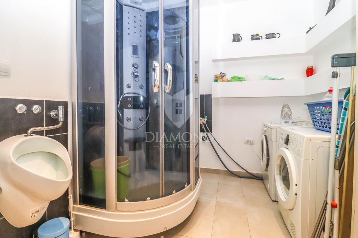 PRILOŽNOST! Apartma v Stoji s 3 spalnicami blizu plaže!