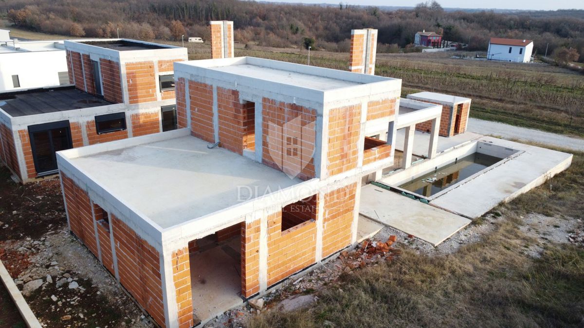 Sveti Lovreč, Fantastična arhitekturna vila, ROH-BAU