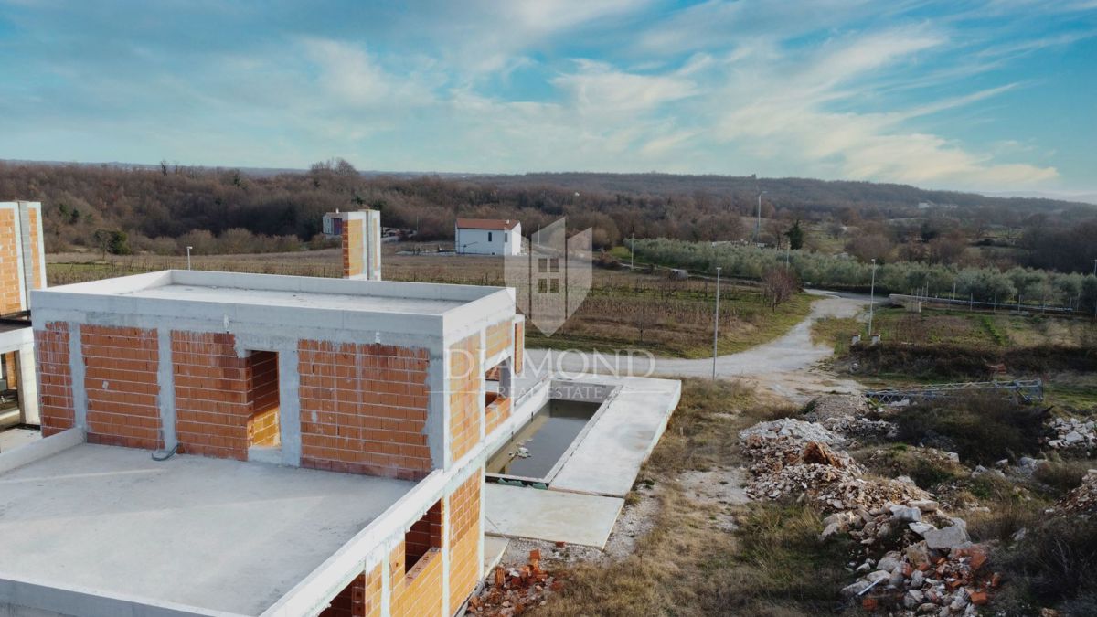 Sveti Lovreč, Fantastična arhitekturna vila, ROH-BAU