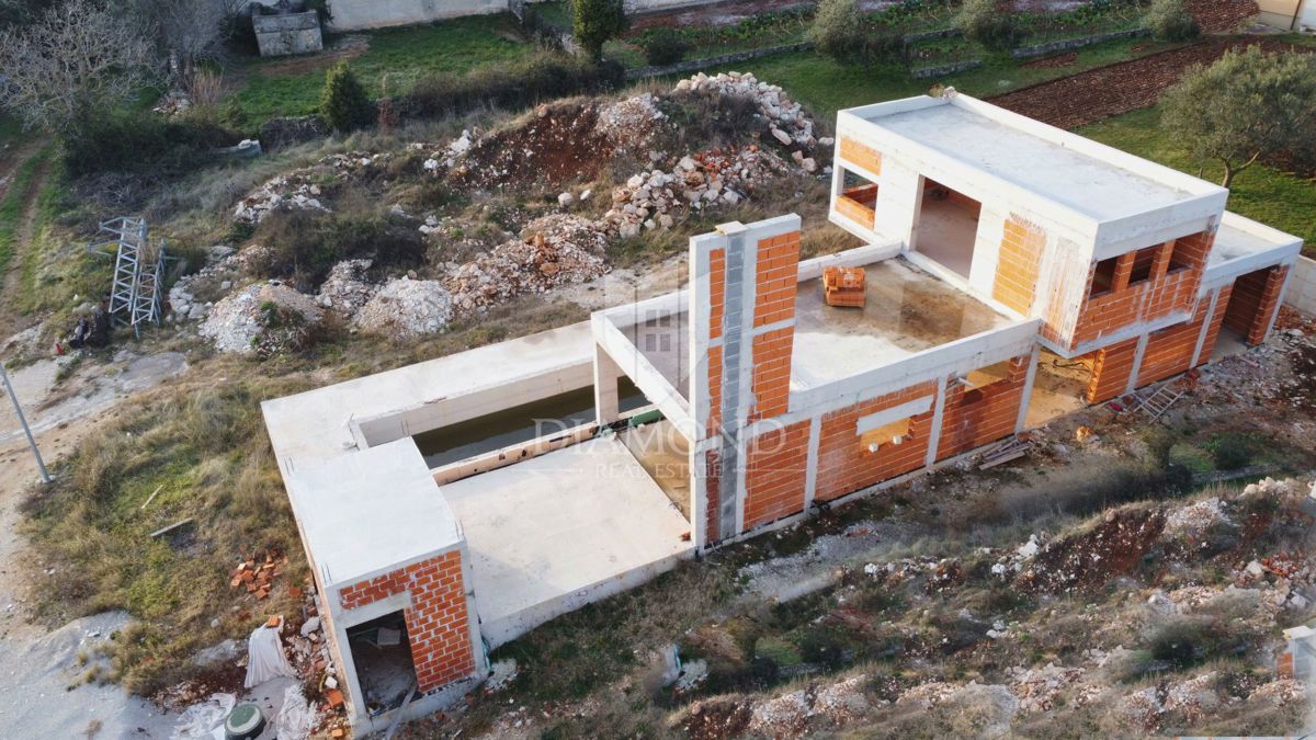 Sveti Lovreč, Fantastična arhitekturna vila, ROH-BAU