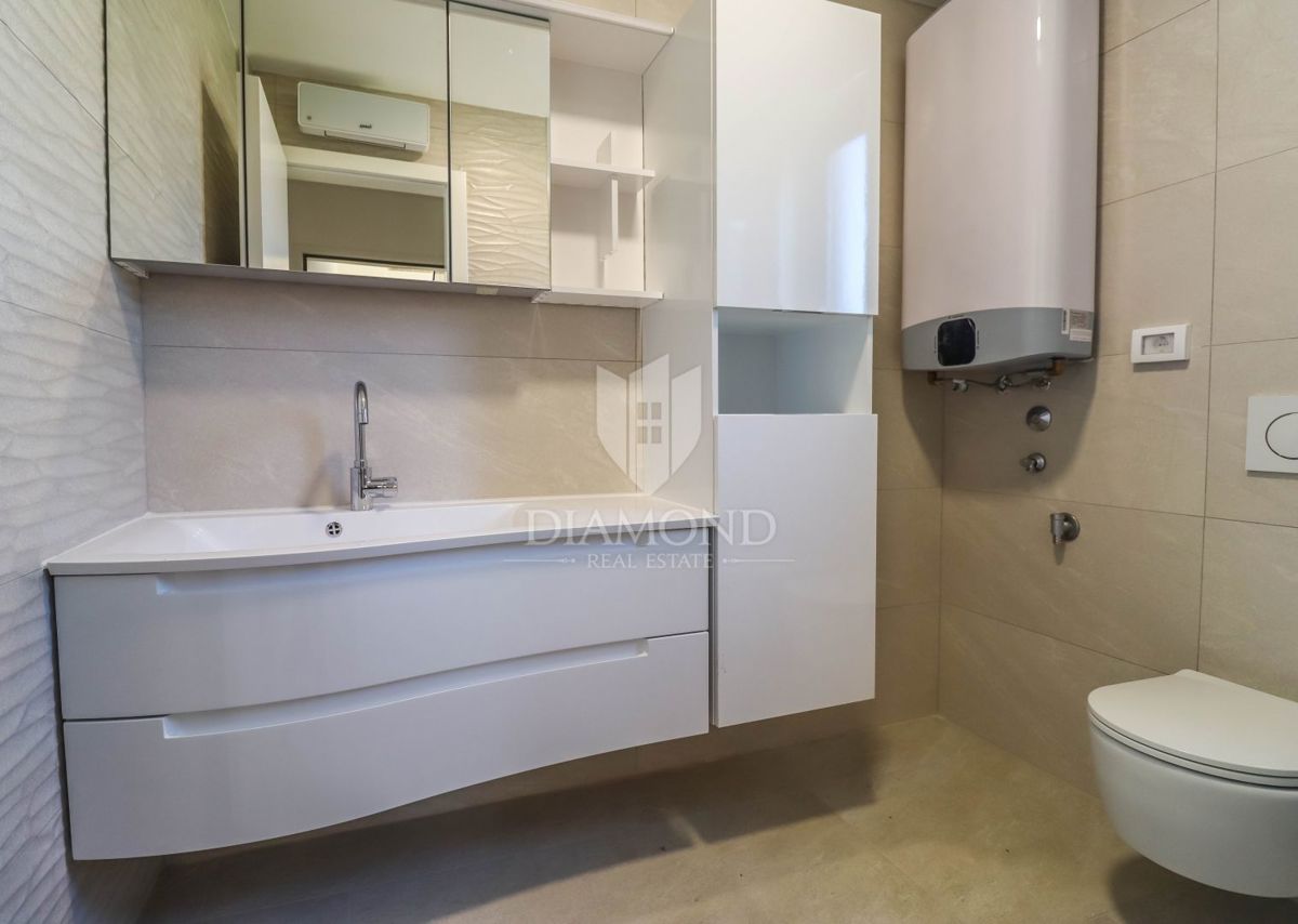 Novo dupleks stanovanje z bazenom v Medulinu