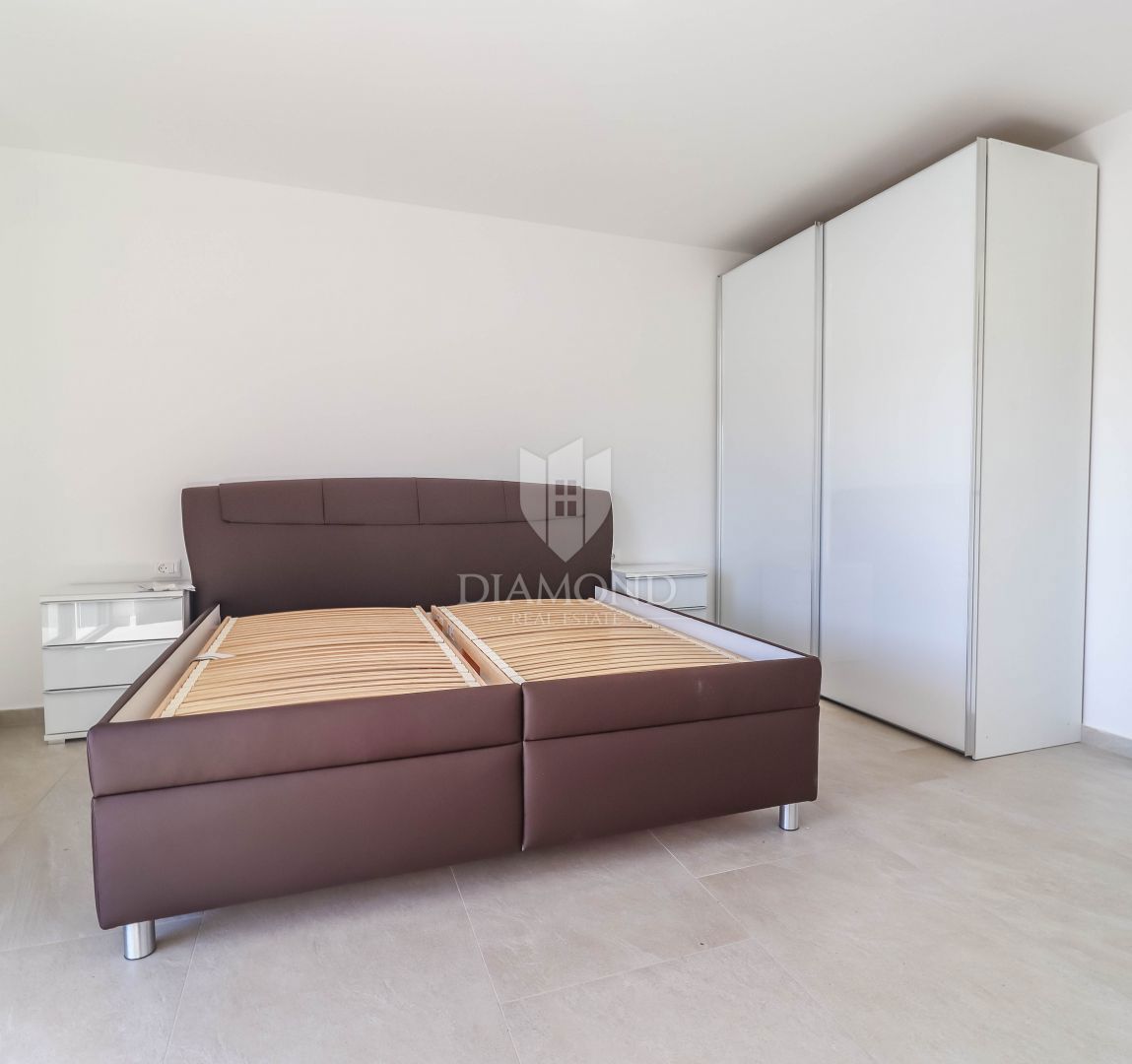 Novo dupleks stanovanje z bazenom v Medulinu