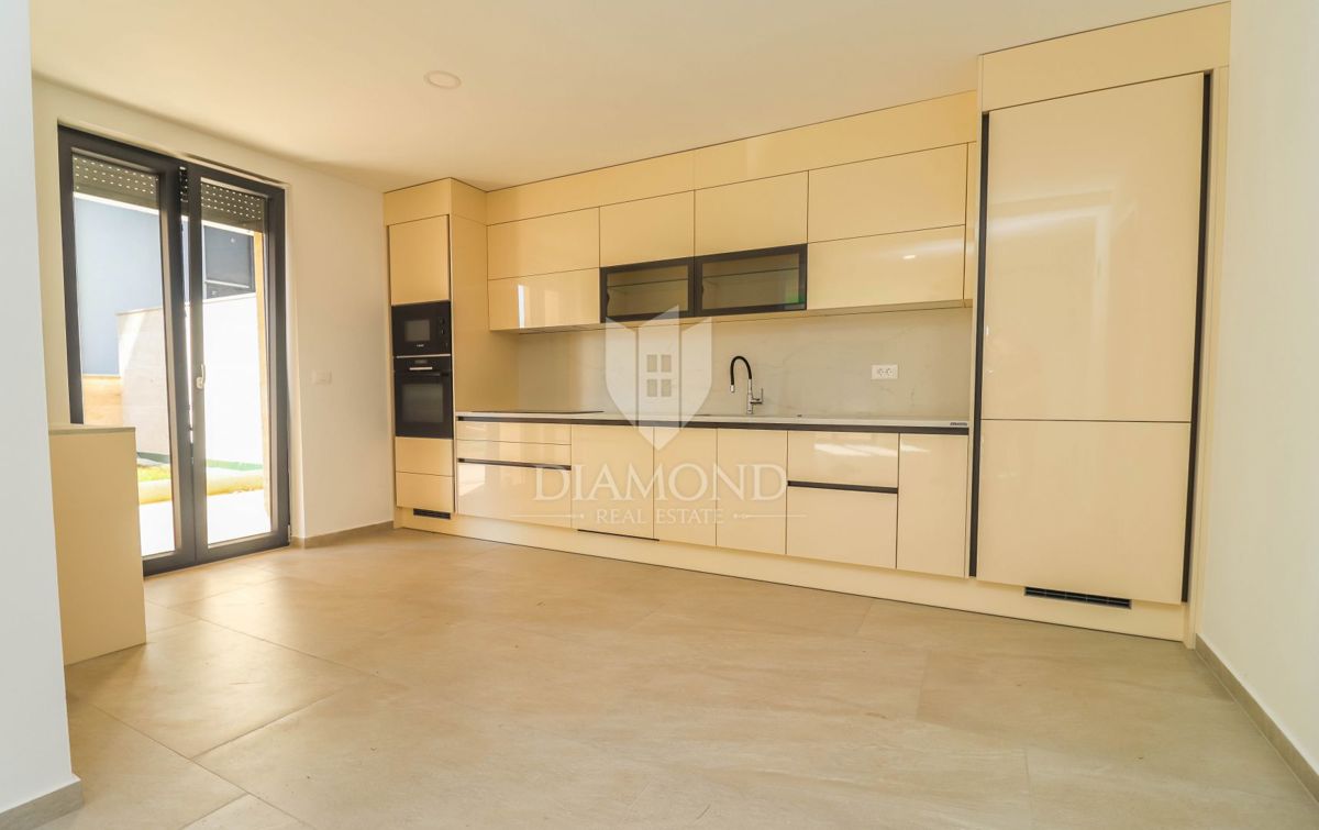 Novo dupleks stanovanje z bazenom v Medulinu