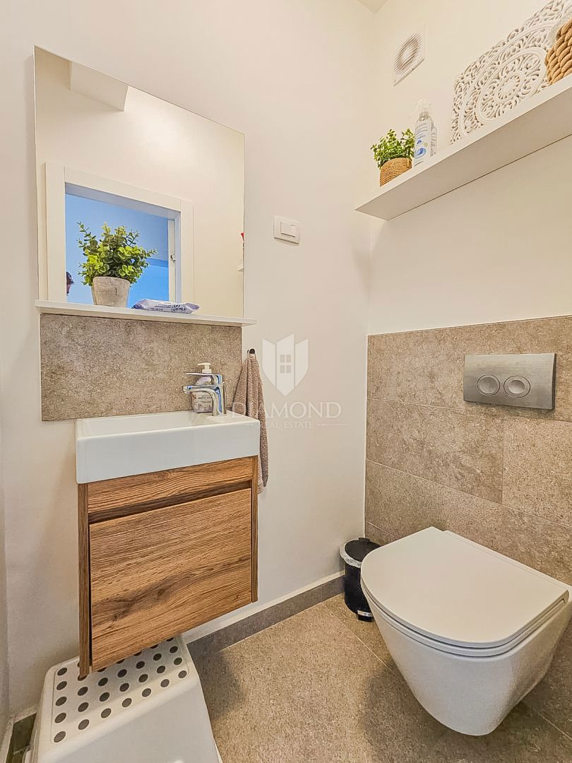 Priložnost! Novigrad, moderno stanovanje 900 m od morja!