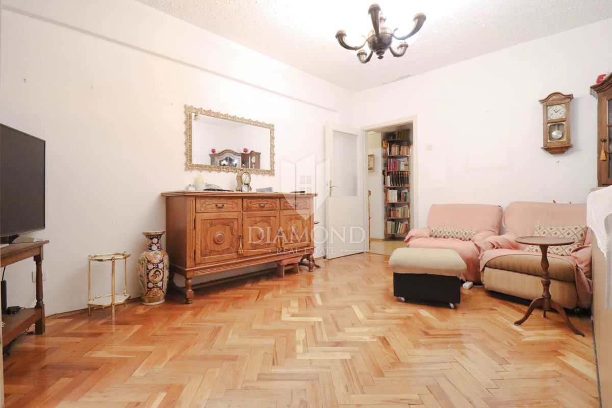 Zagreb, Knežija! Dvosobno stanovanje s potencialom!