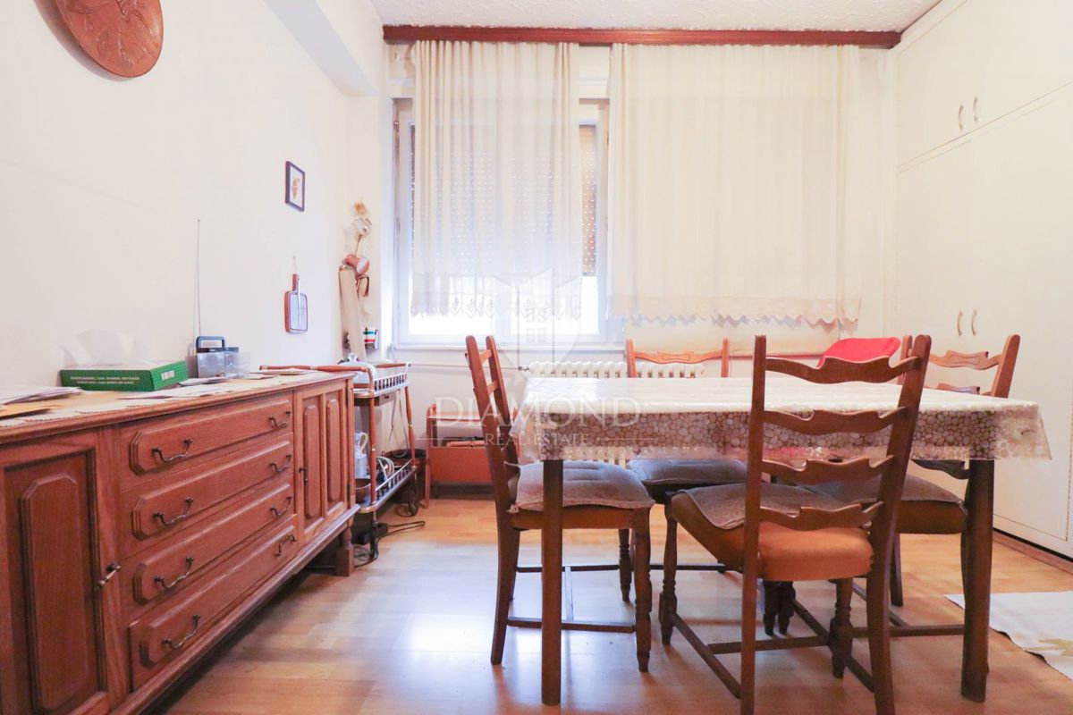 Zagreb, Knežija! Dvosobno stanovanje s potencialom!