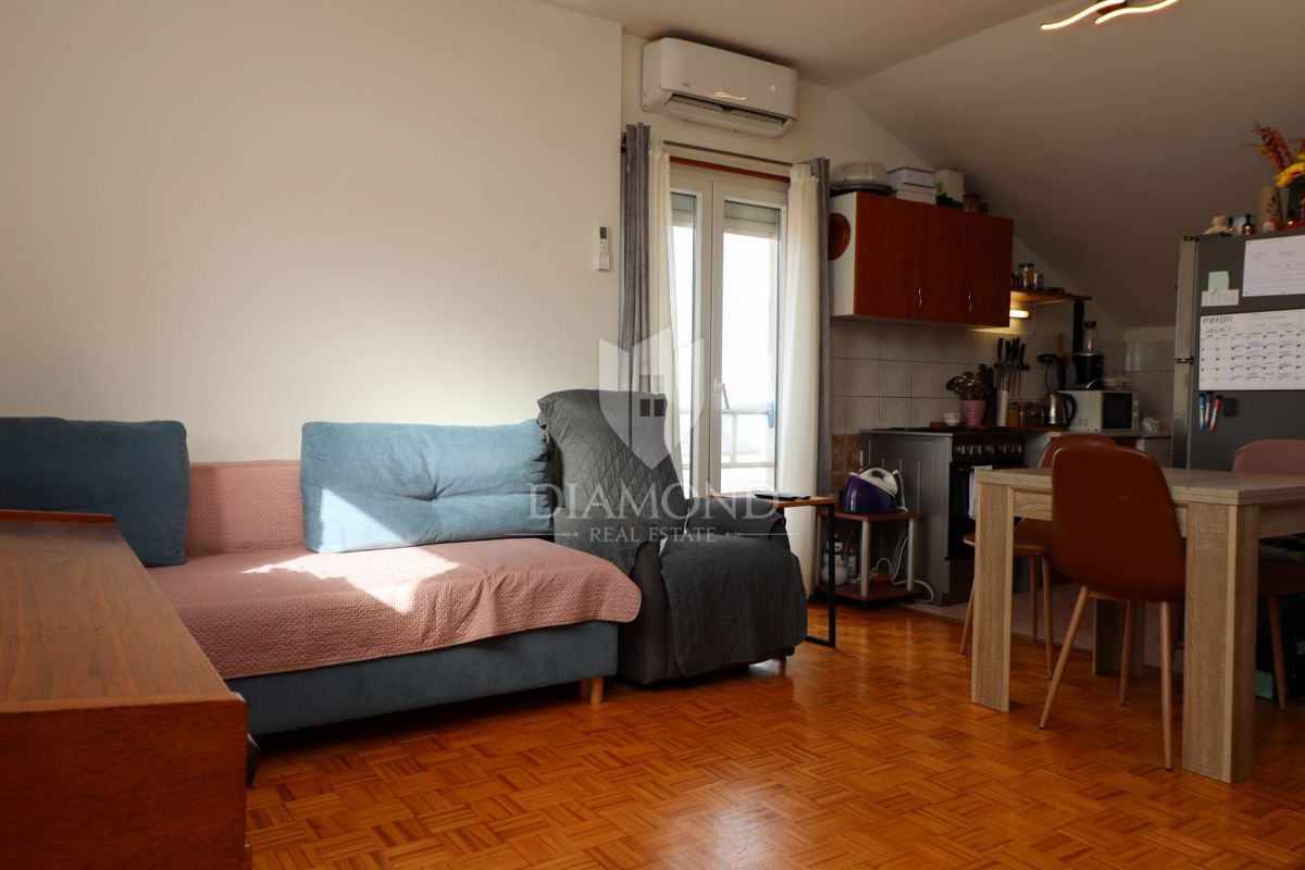 Poreč - Priložnost, stanovanje v središču starega mestnega jedra s pogledom na morje