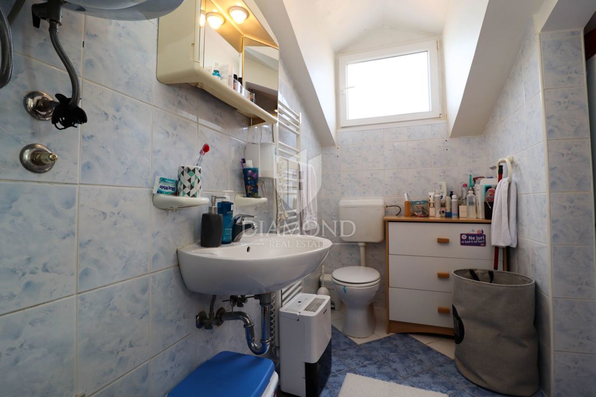 Poreč - Priložnost, stanovanje v središču starega mestnega jedra s pogledom na morje