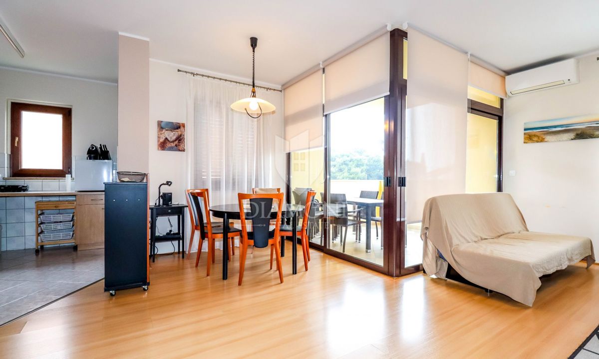 Istra, Rovinj, stanovanje v bližini centra z dvema spalnicama in teraso