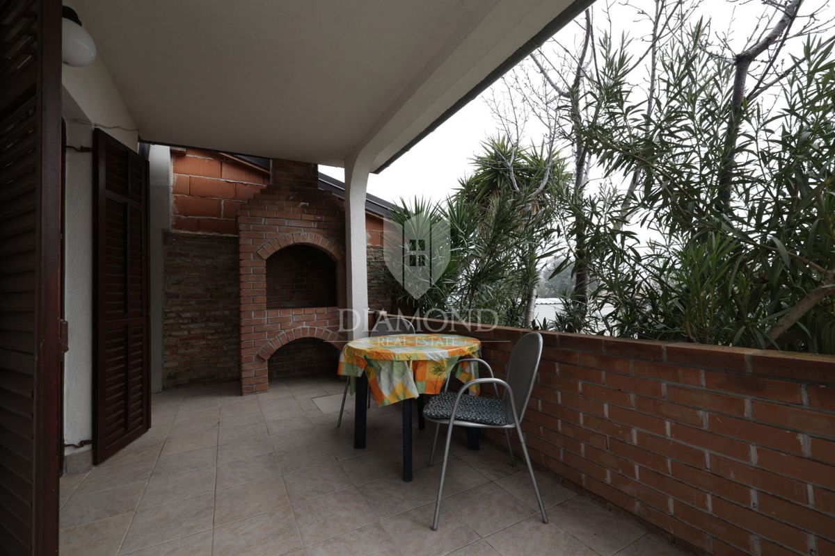 Rovinj, hiša z dvema stanovanjema, 750 m od morja