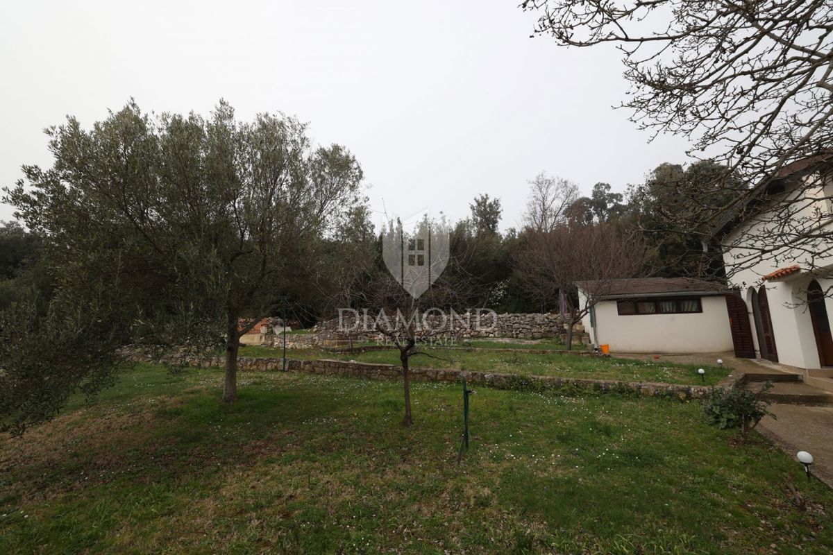 Rovinj, hiša z dvema stanovanjema, 750 m od morja