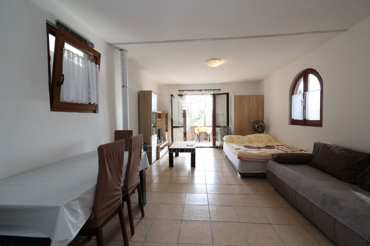 Rovinj, hiša z dvema stanovanjema, 750 m od morja