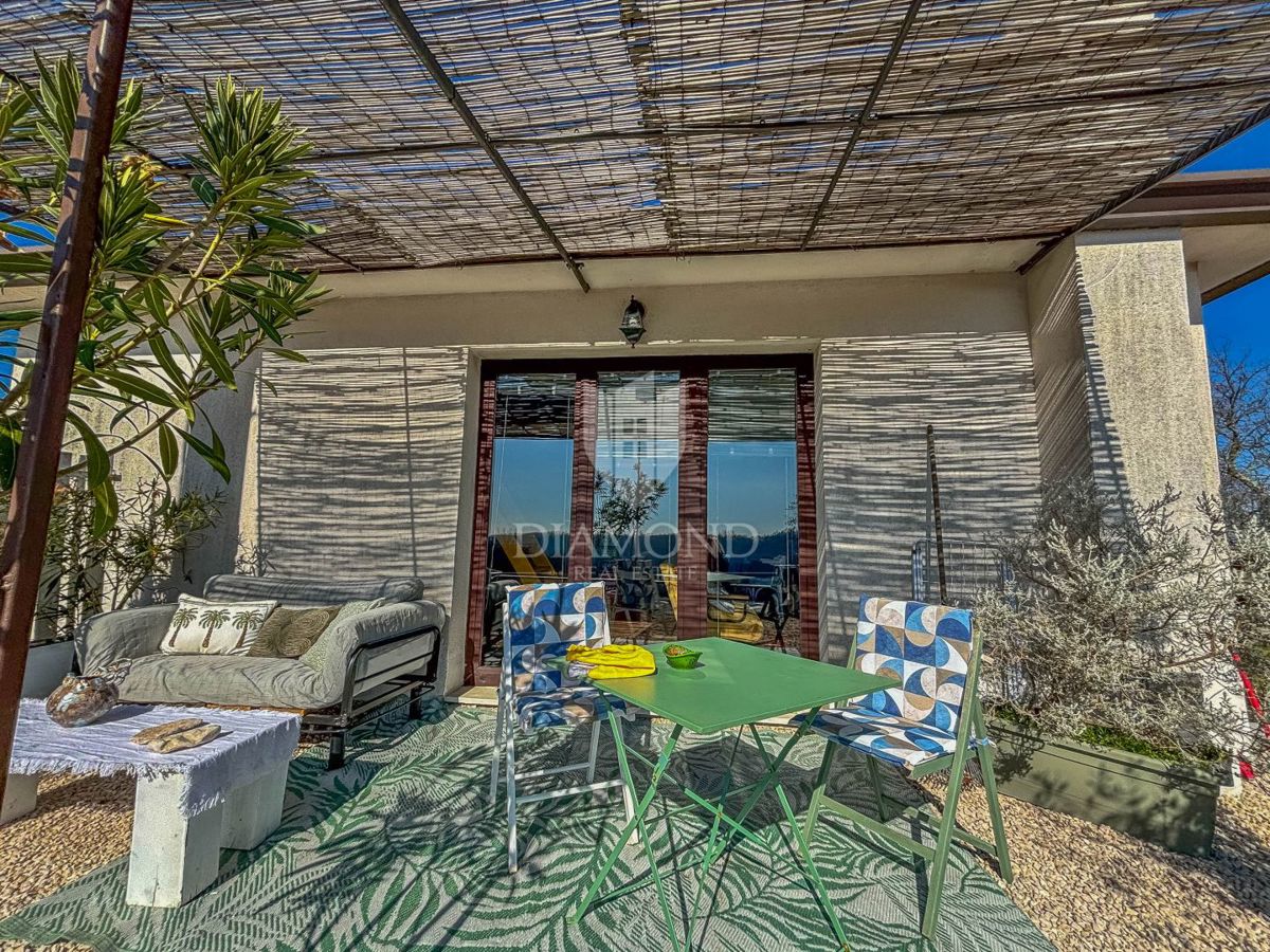 Buje, okolica- simpatična prizemnica na osunčanem zemljišču!