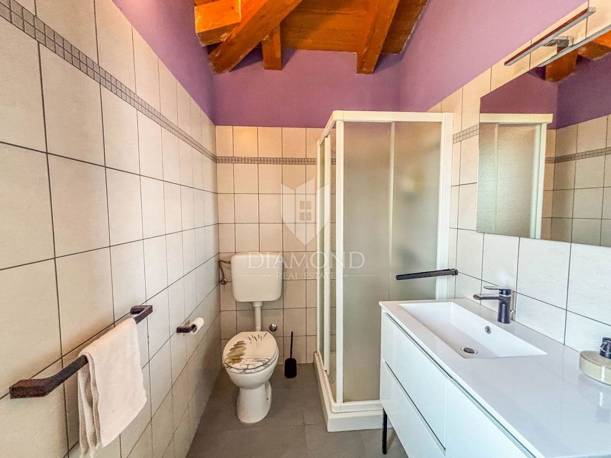 Buje, okolica- simpatična prizemnica na osunčanem zemljišču!