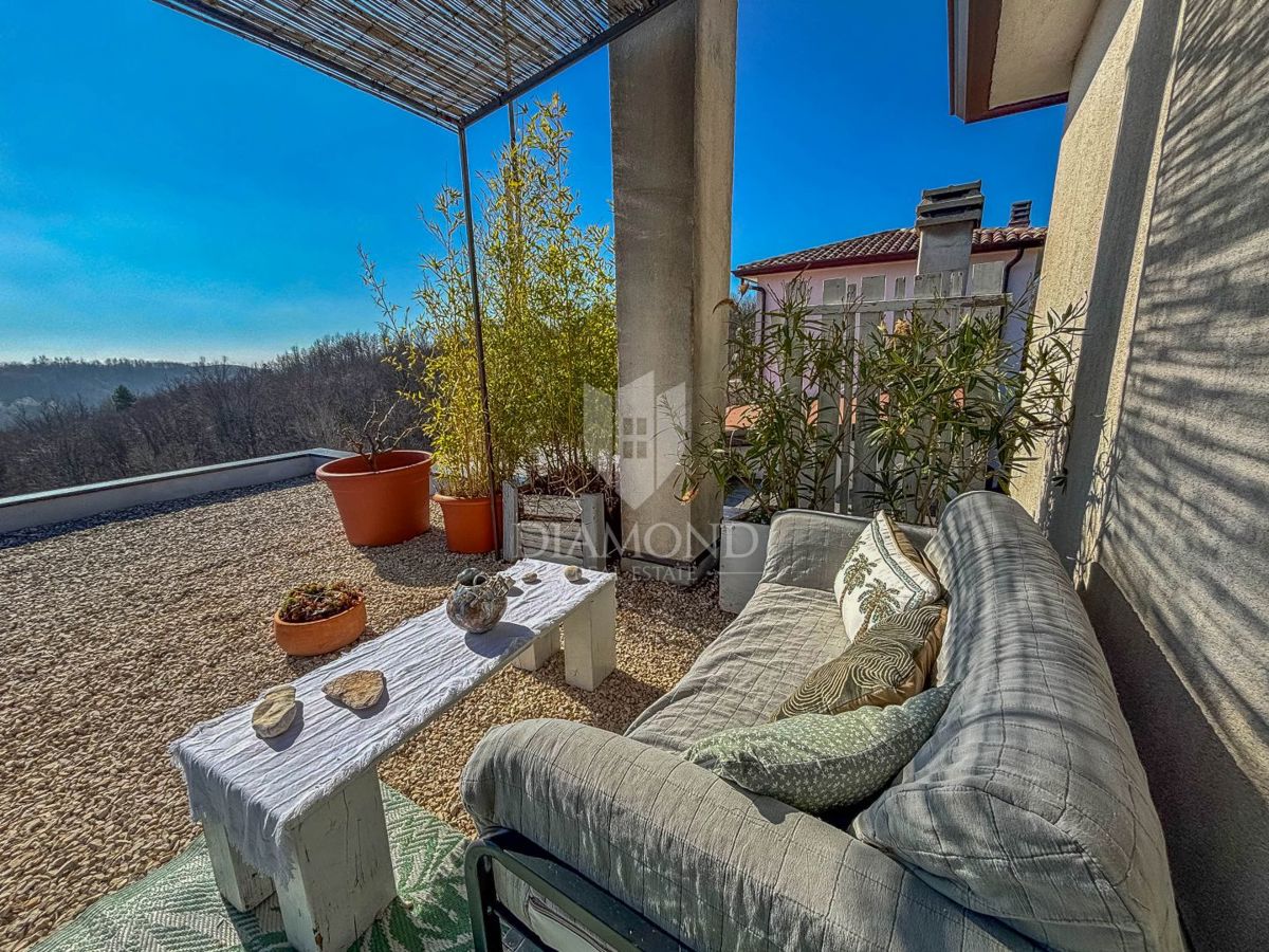 Buje, okolica- simpatična prizemnica na osunčanem zemljišču!