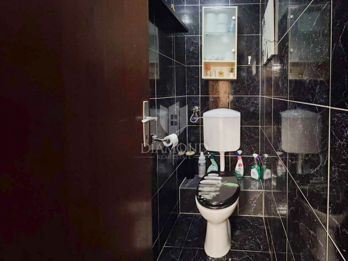 Zagreb, Prečko! Trisobno stanovanje z balkonom!