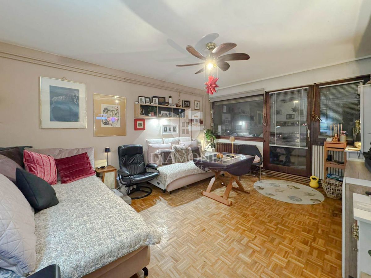 Zagreb, Prečko! Trisobno stanovanje z balkonom!