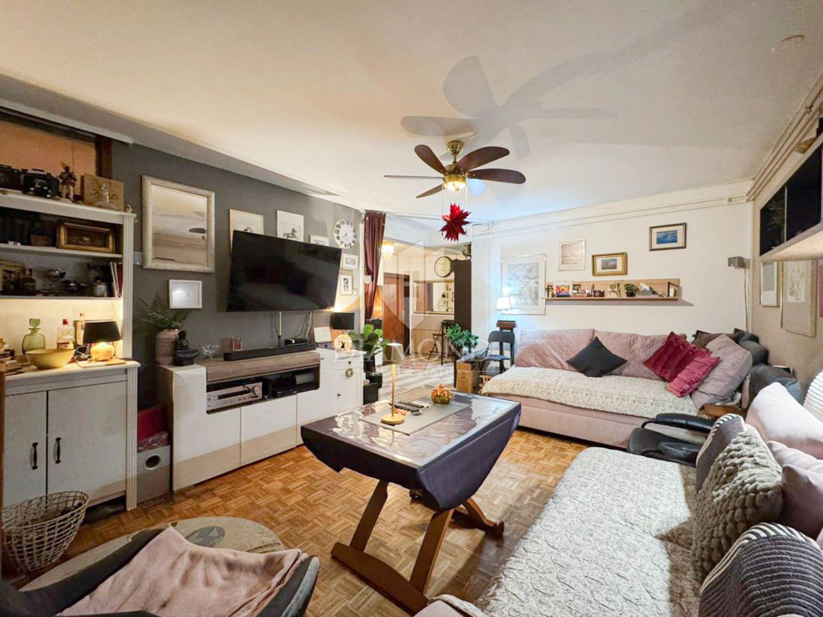 Zagreb, Prečko! Trisobno stanovanje z balkonom!