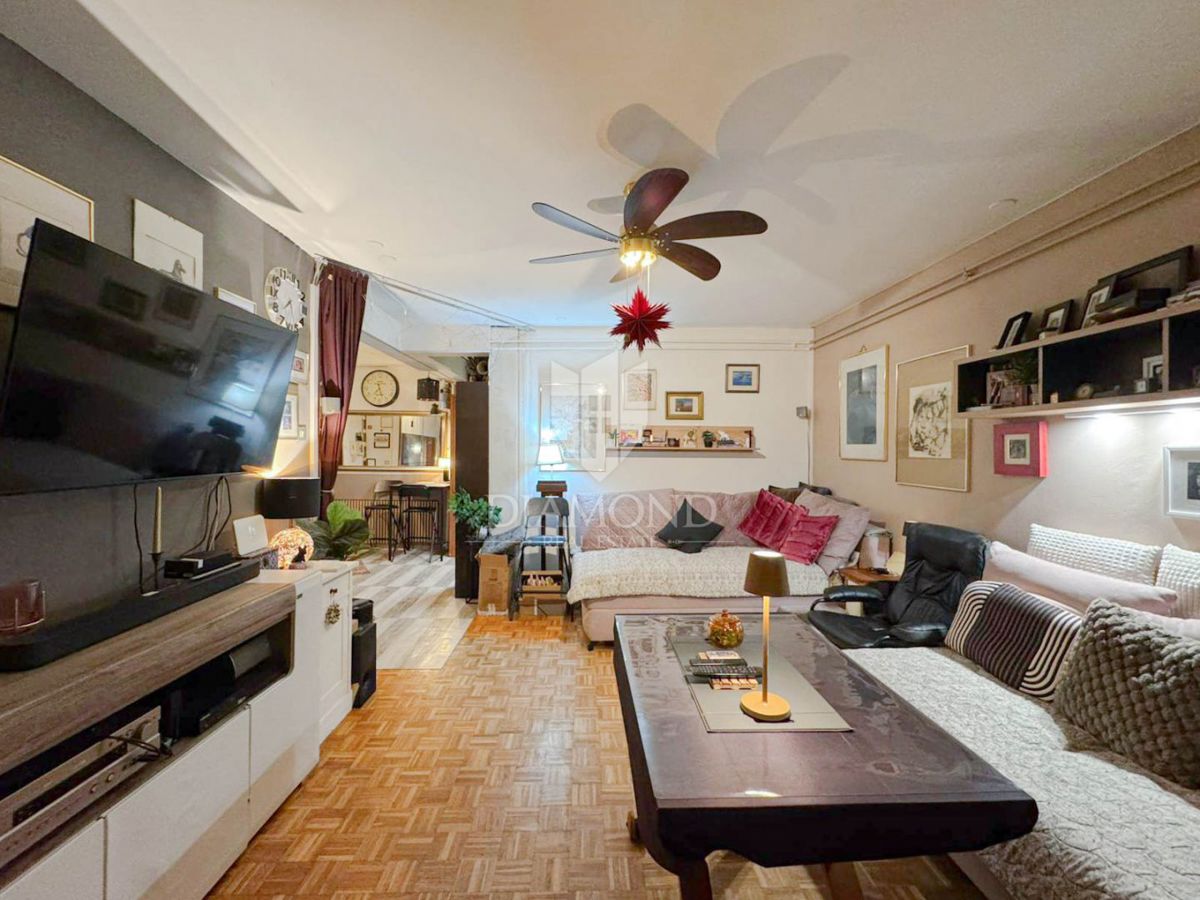 Zagreb, Prečko! Trisobno stanovanje z balkonom!