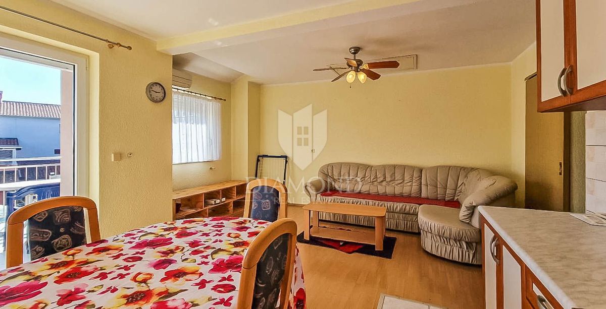 PRILOŽNOST! Umag, okolica. Stanovanje z dvema terasama + garsonjera