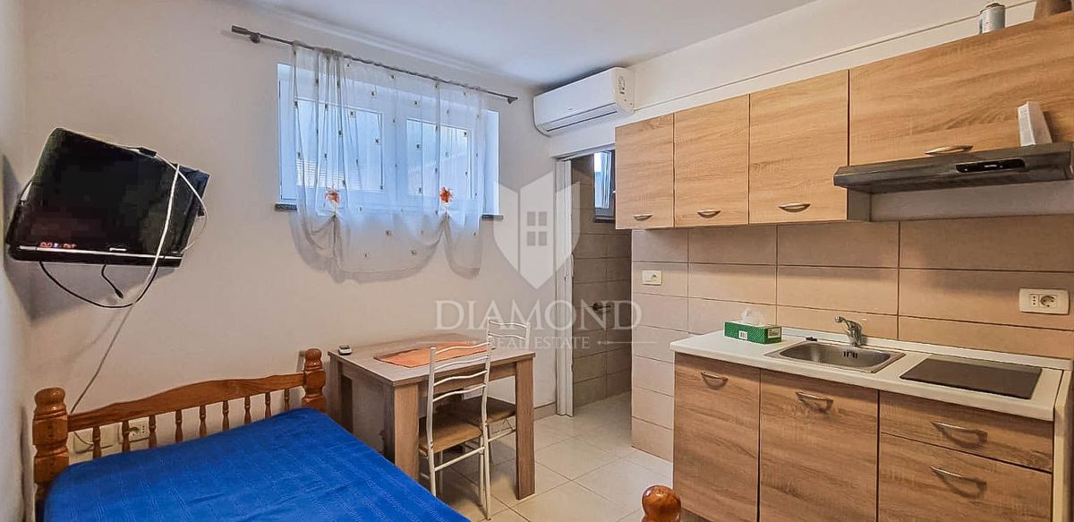 PRILOŽNOST! Umag, okolica. Stanovanje z dvema terasama + garsonjera