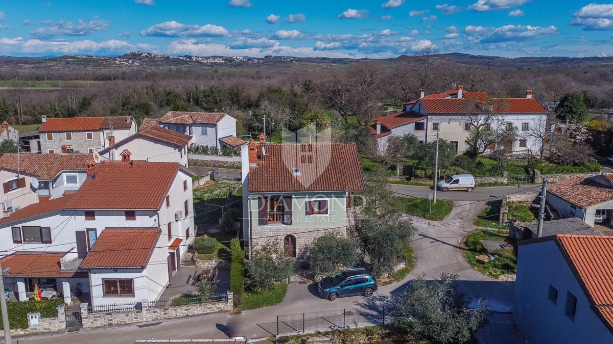 Buje, okolica, samostojna hiša s pogledom na morje!