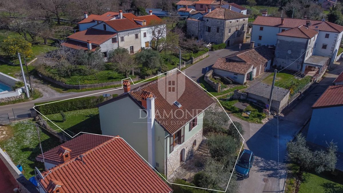 Buje, okolica, samostojna hiša s pogledom na morje!