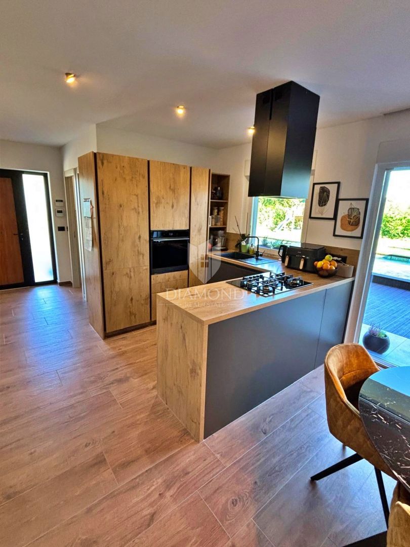 Novogradnja v bližini Labina