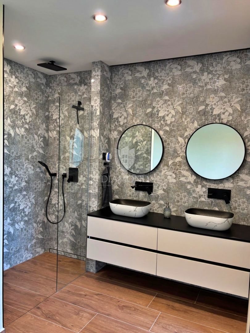 Novogradnja v bližini Labina