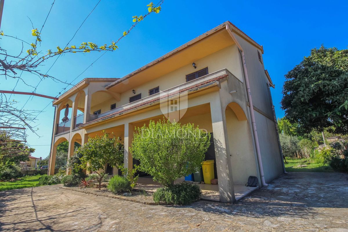 Galižana, hiša z dvema apartmajema in oljčnim nasadom