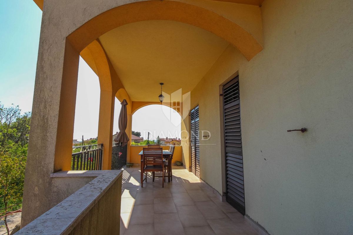 Galižana, hiša z dvema apartmajema in oljčnim nasadom