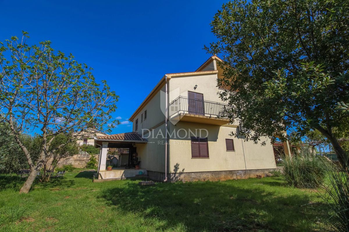 Galižana, hiša z dvema apartmajema in oljčnim nasadom