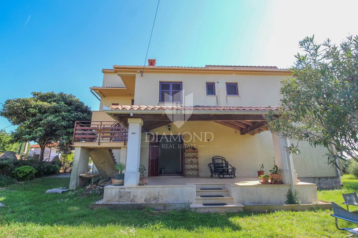 Galižana, hiša z dvema apartmajema in oljčnim nasadom