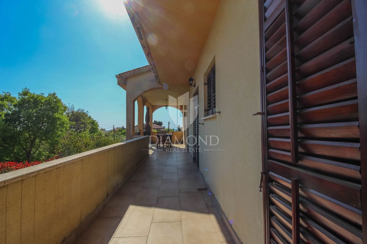 Galižana, hiša z dvema apartmajema in oljčnim nasadom