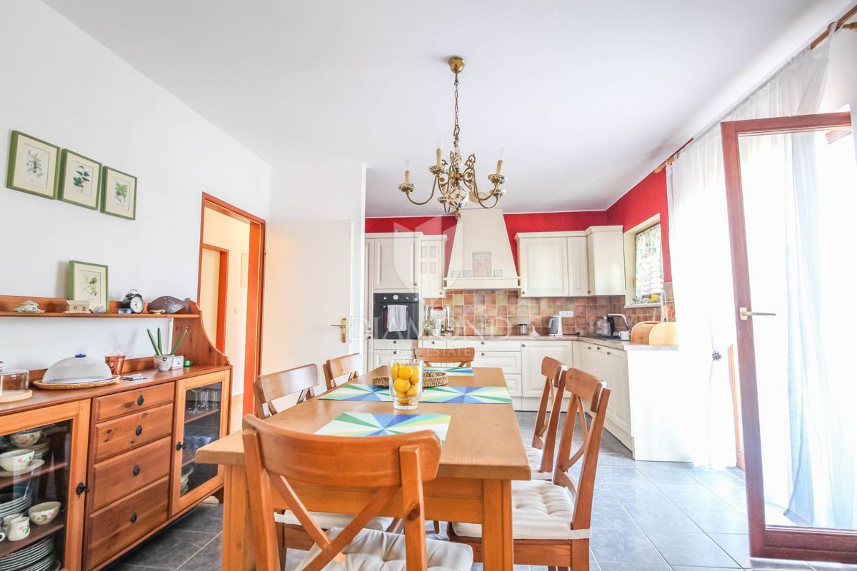 Galižana, hiša z dvema apartmajema in oljčnim nasadom