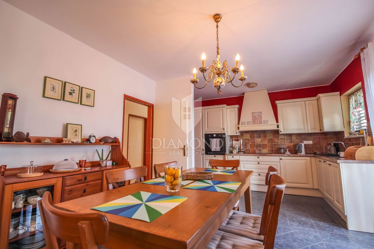 Galižana, hiša z dvema apartmajema in oljčnim nasadom