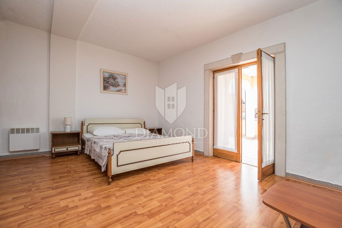 Novigrad, hiša 500 m od morja