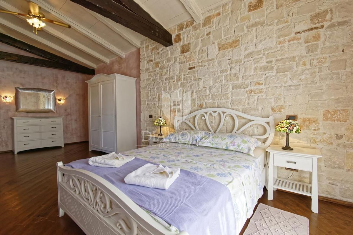 Poreč, istrska kamnita hiša na mirni lokaciji