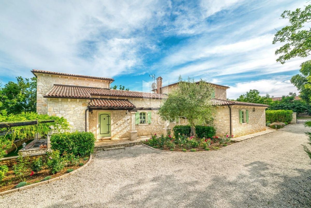 Poreč, istrska kamnita hiša na mirni lokaciji