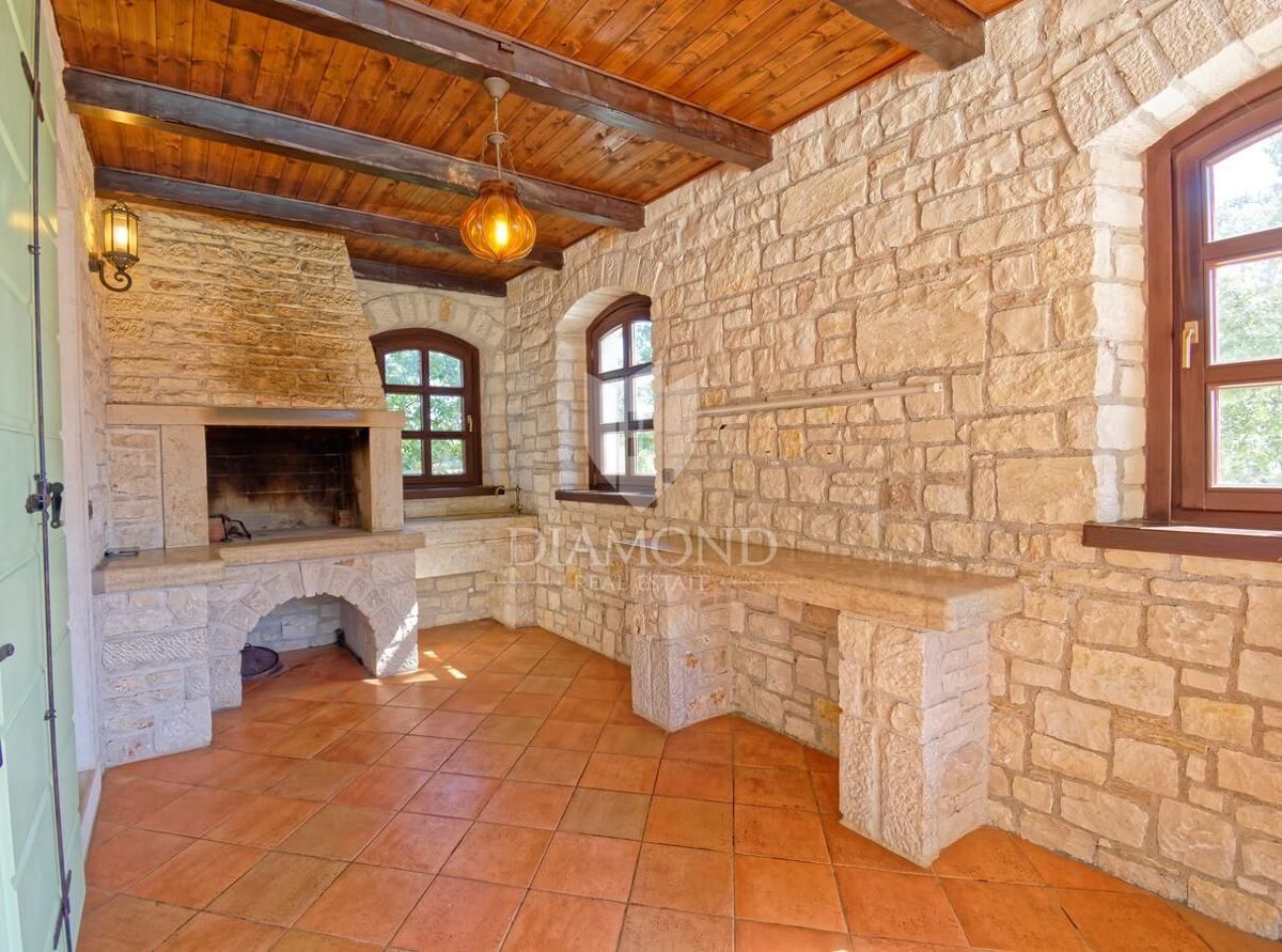 Poreč, istrska kamnita hiša na mirni lokaciji
