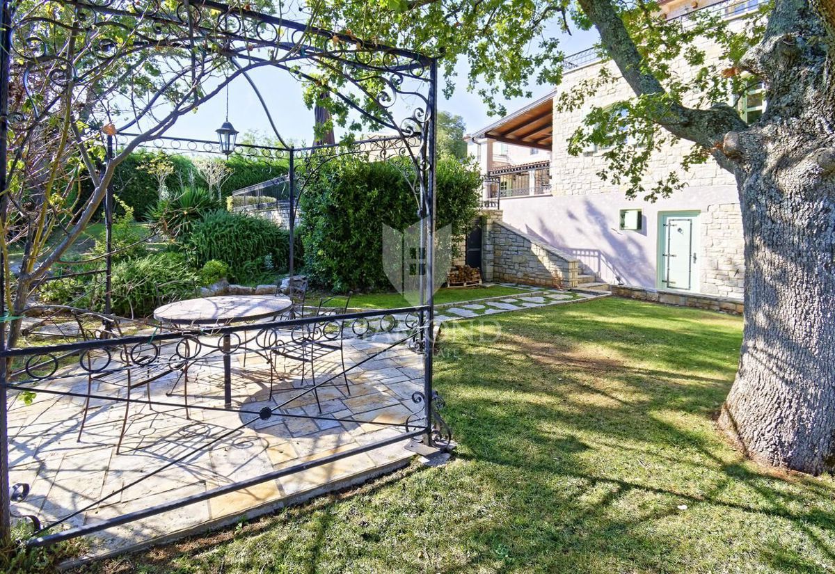 Poreč, istrska kamnita hiša na mirni lokaciji
