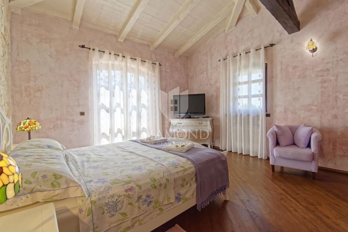 Poreč, istrska kamnita hiša na mirni lokaciji