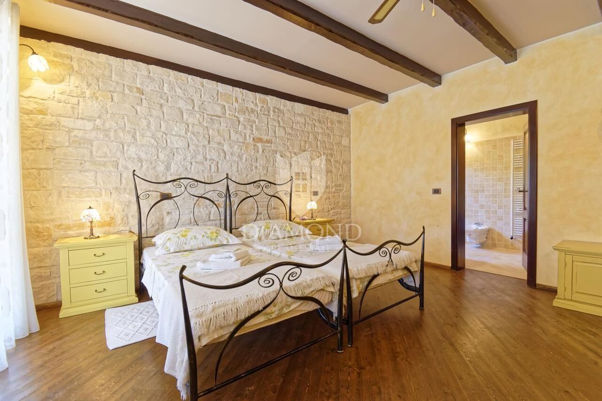 Poreč, istrska kamnita hiša na mirni lokaciji