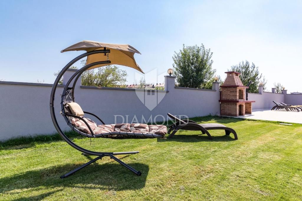 Pula, prostorna vila z bazenom in jacuzzijem