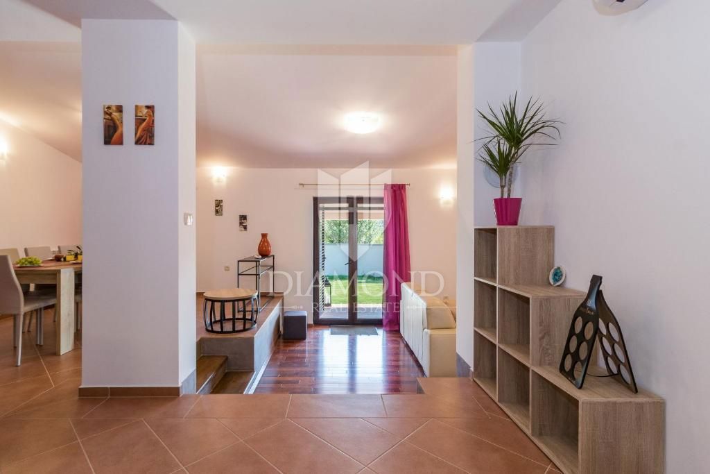 Pula, prostorna vila z bazenom in jacuzzijem
