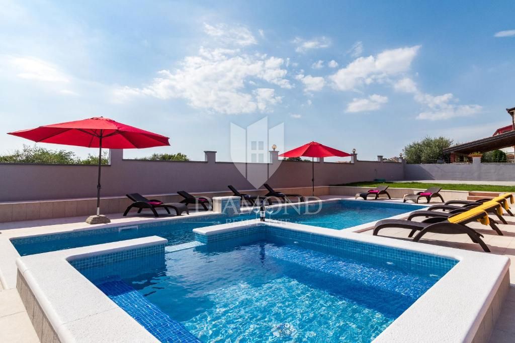 Pula, prostorna vila z bazenom in jacuzzijem