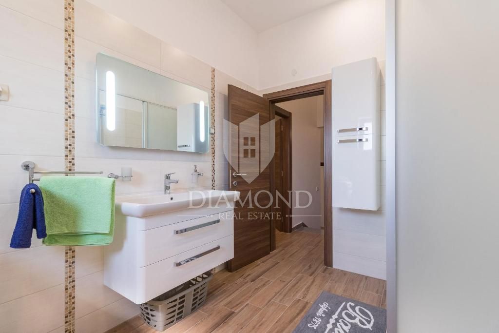 Pula, prostorna vila z bazenom in jacuzzijem