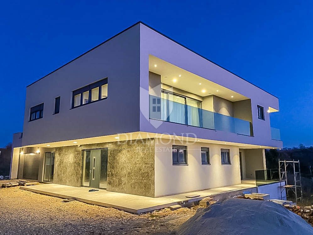 Rovinj, okolica, luksuzna nova vila na mirni lokaciji